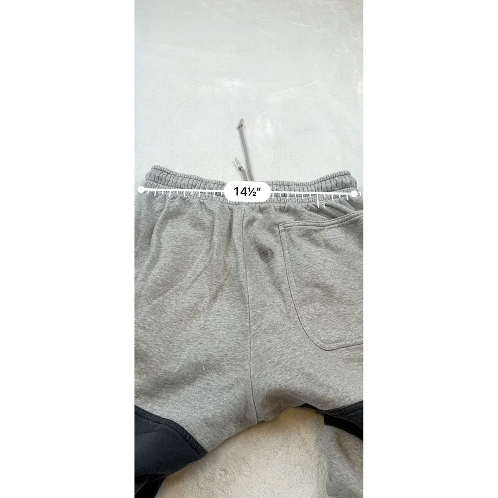 Jordan Men's Shorts Size‎ M Gray Black Sweat Drawstring Pockets Casual